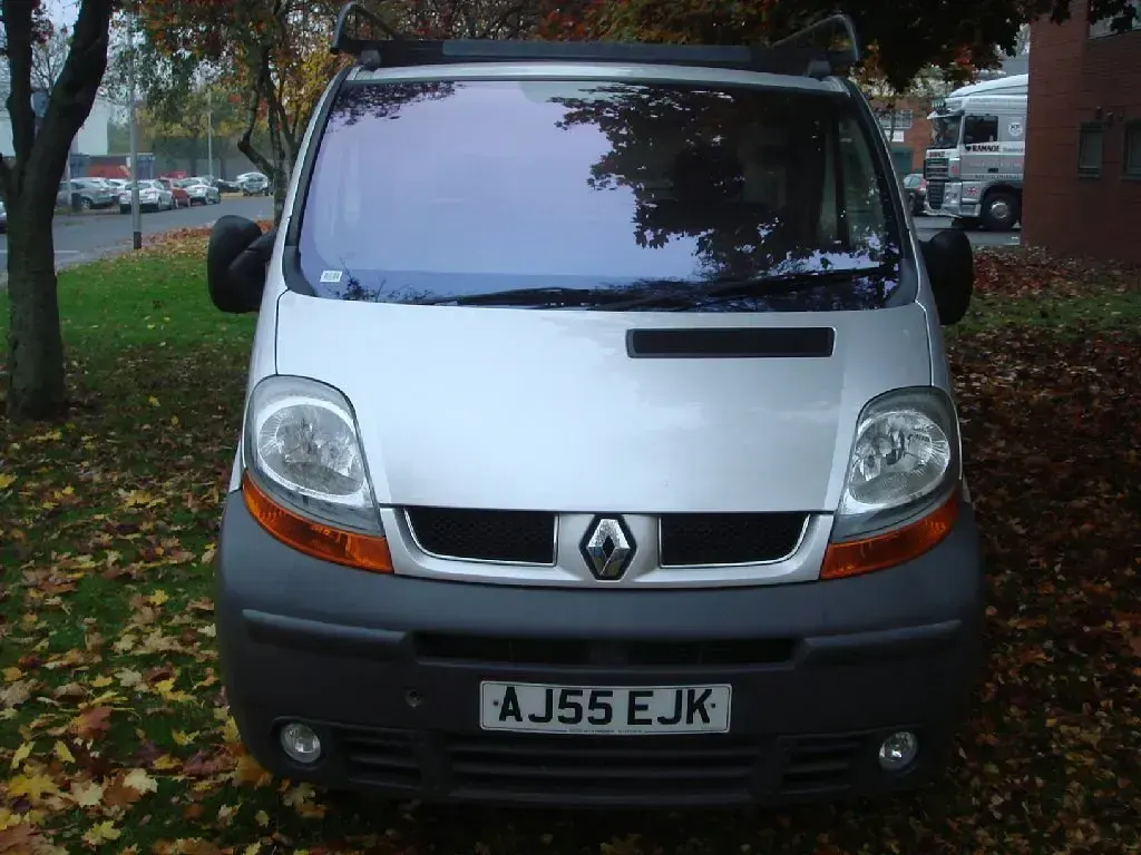 Used Renault Trafic 135 HP (99 kW) 2005 Silver MPV