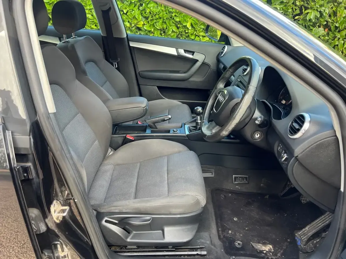 Begagnad Audi A3 Sport 105 HK (77 kW) 2009 Svart Halvkombi