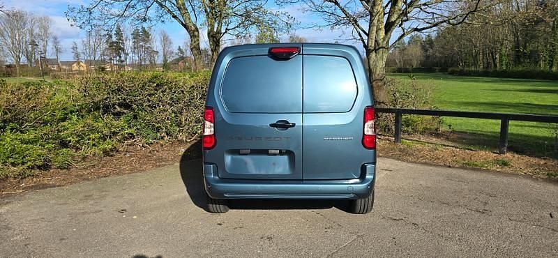 New Peugeot Partner 131 HP (96 kW) 2026 Kiama blue MPV