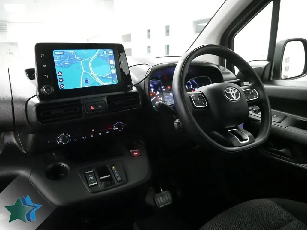 Used Toyota Proace Design 130 HP (95 kW) 2024 White MPV