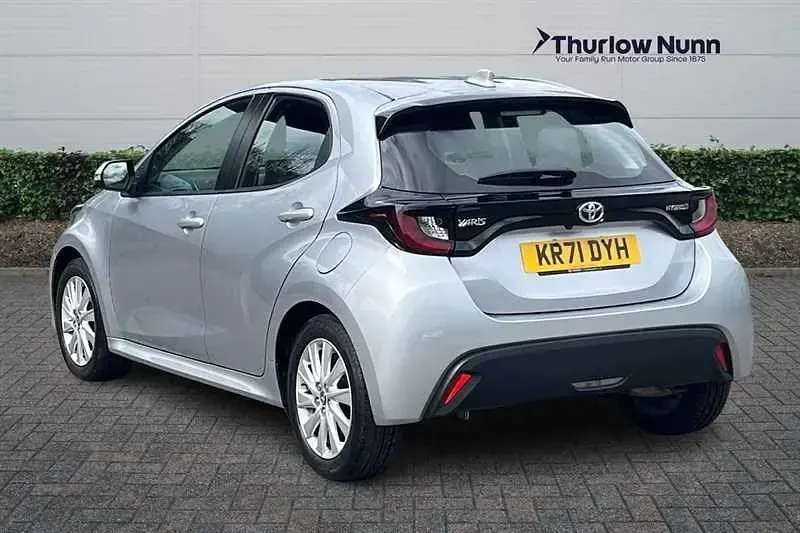 Second-hand Toyota Yaris Hybrid 116 CP (85 kW) 2021 Argintiu Hatchback