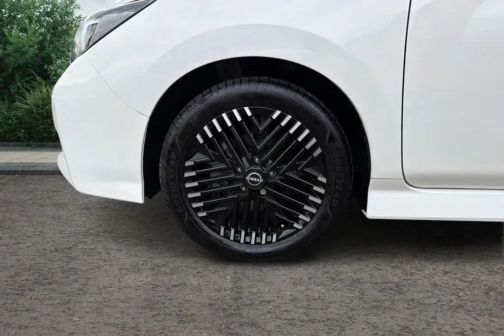 Used Nissan Leaf Shiro 110 kW (150 HP) 2024 White Hatchback