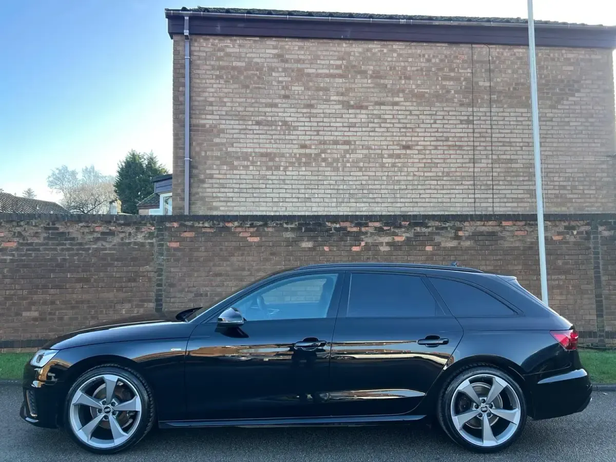 Begagnad Audi A4 Black Edition 150 HK (110 kW) 2021 Svart Kombi