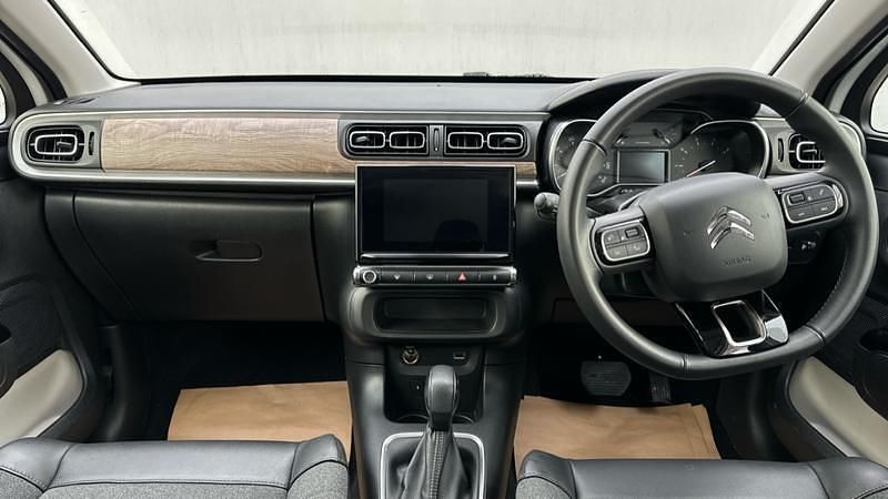 Used Citroën C3 PureTech 110 HP (80 kW) 2024 White Hatchback