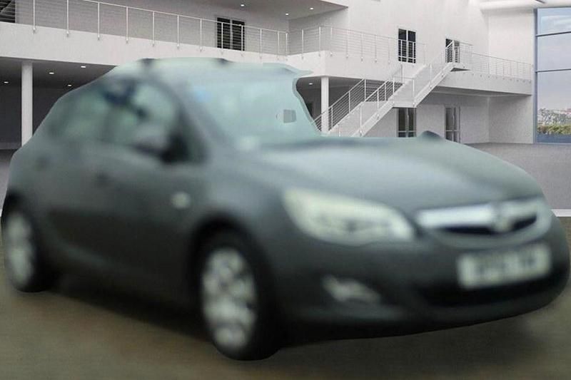 Used 2010 Vauxhall Astra Hatchback | £1,999 (Good price) - Image 1/1