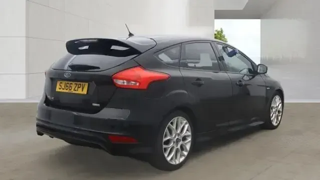 Used Ford Focus ST-Line 125 HP (91 kW) 2016 Black Hatchback