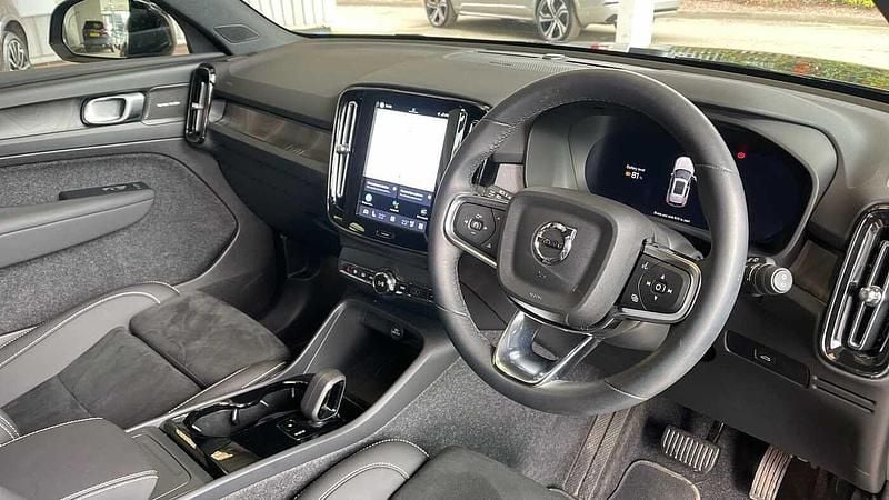 Used Volvo EX40 Ultra 185 kW (252 HP) 2025 Black SUV