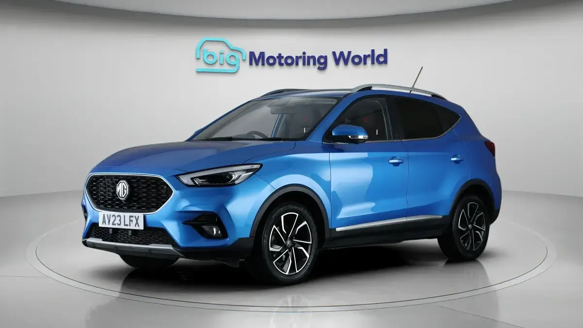 Käytetty MG ZS Exclusive 111 HP (81 kW) 2023 Sininen Katumaasturi