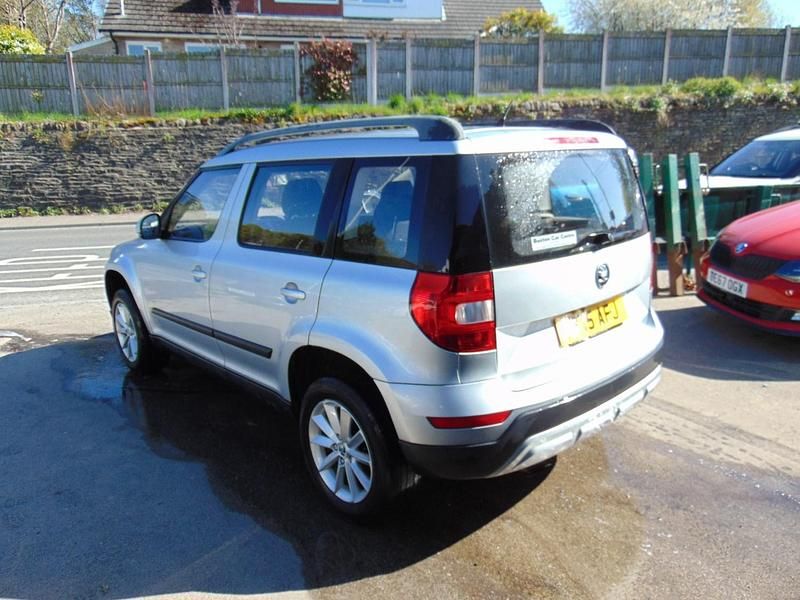 Używany Skoda Yeti 2015 Srebrny SUV