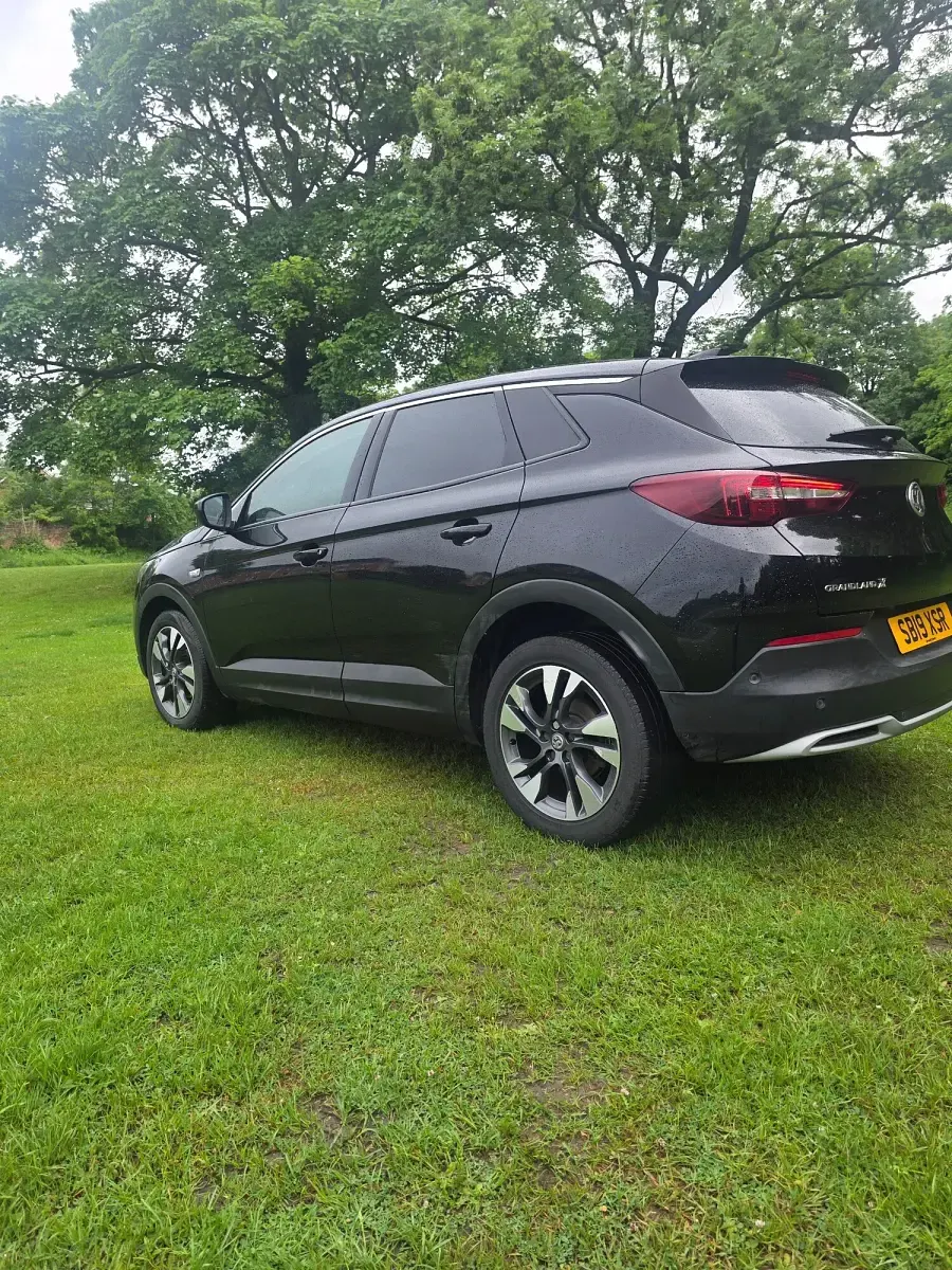 Used Vauxhall Grandland X Sport 130 HP (95 kW) 2019 Black SUV