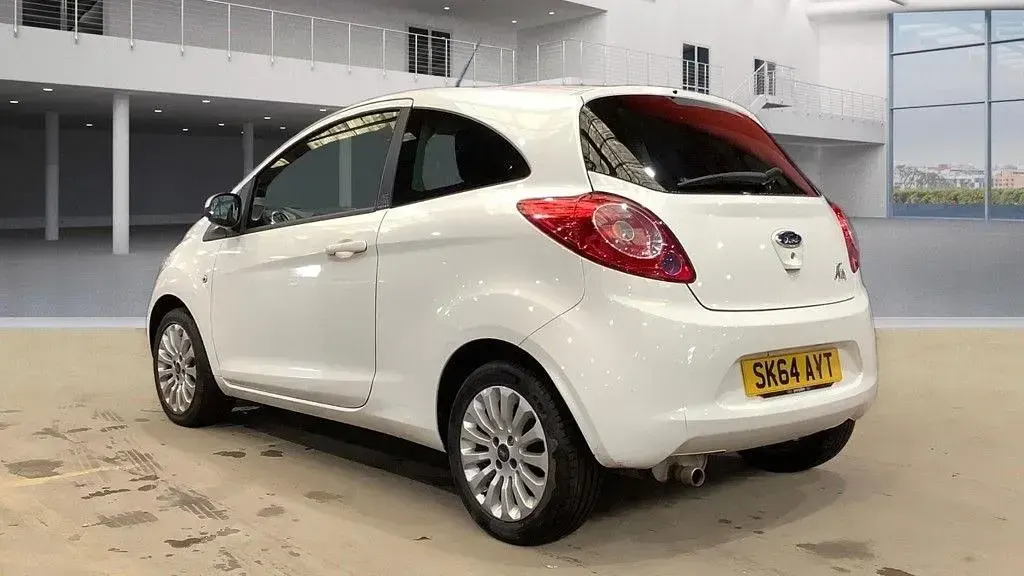 Used Ford Ka Zetec 69 HP (50 kW) 2014 White Hatchback