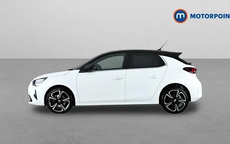 Begagnad Vauxhall Corsa Ultimate 131 HK (96 kW) 2023 Vit Halvkombi
