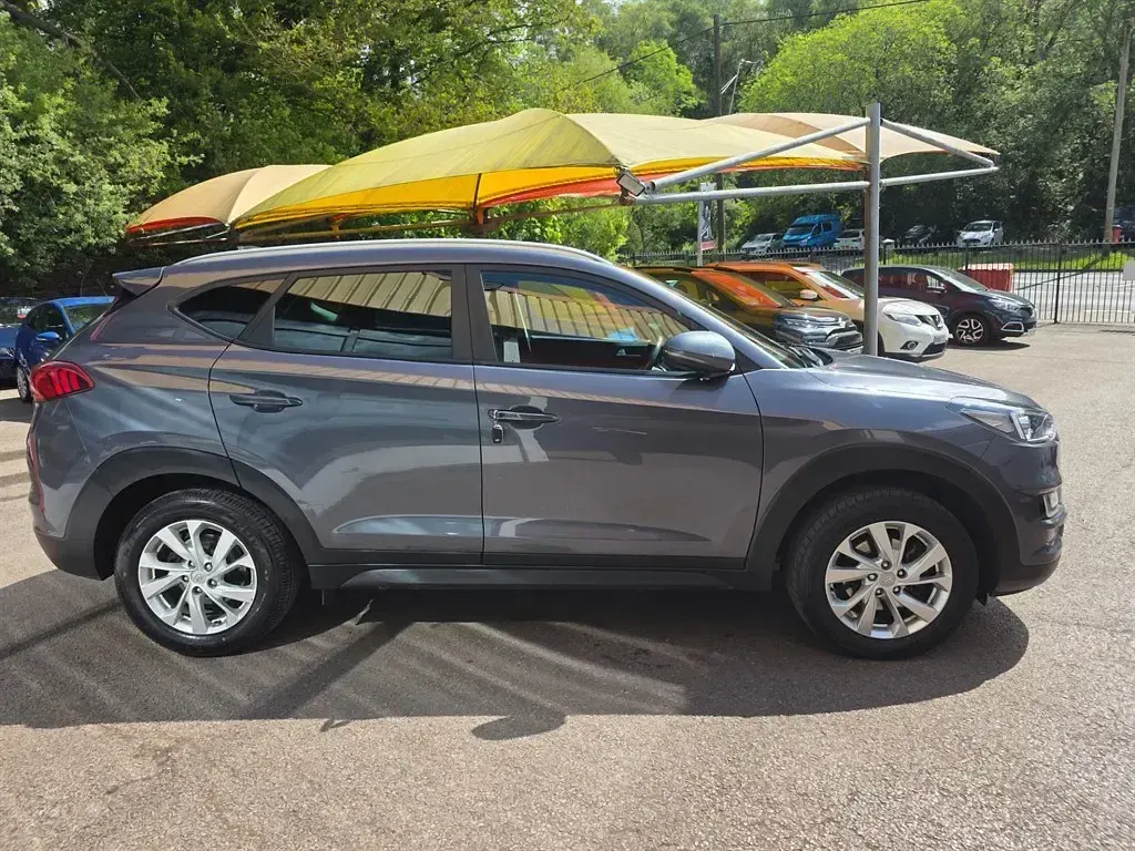 Gebraucht Hyundai Tucson SE 132 PS (97 kW) 2019 Grau SUV