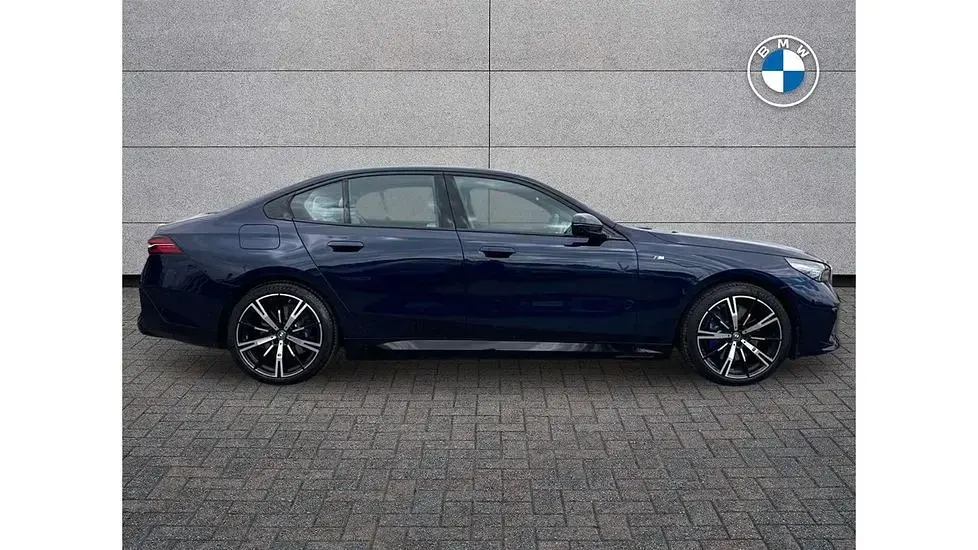 New BMW i5 M Sport 250 kW (340 HP) 2025 Blue Sedan