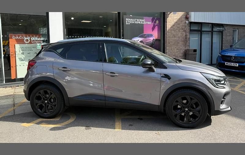 Begagnad Renault Captur Rive Gauche 91 HK (66 kW) 2023 Grå SUV