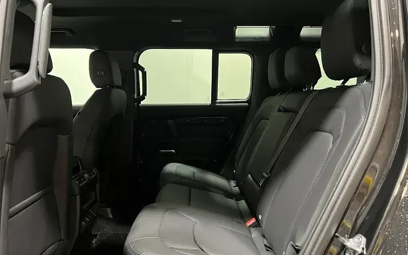 New Land Rover Defender SE Dynamic 249 HP (183 kW) 2025 SUV