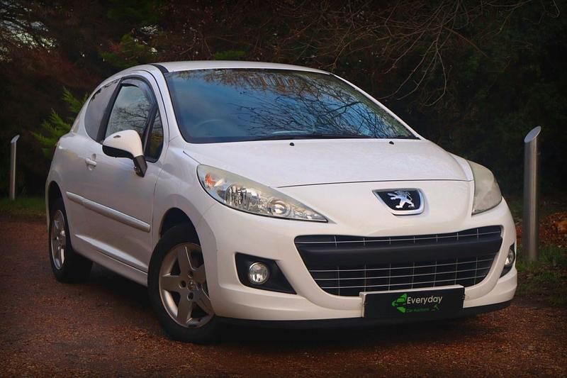 White Used 2011 Peugeot 207 Sportium Hatchback | £999 (Good price) - Image 1/4