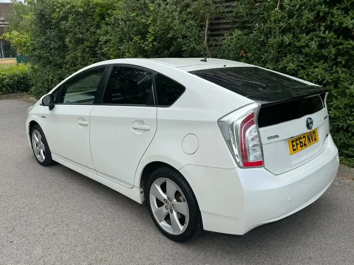 Used Toyota Prius 2012 White Hatchback