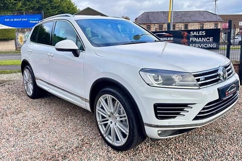 White Used 2016 VW Touareg R-line SUV | £15,490 (Fair price) - Image 1/1