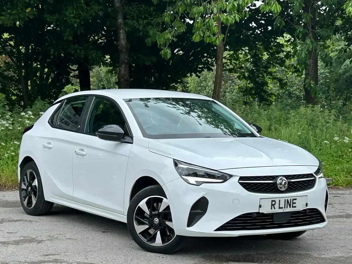 Used Vauxhall Corsa-e 100 kW (136 HP) 2020 White Hatchback