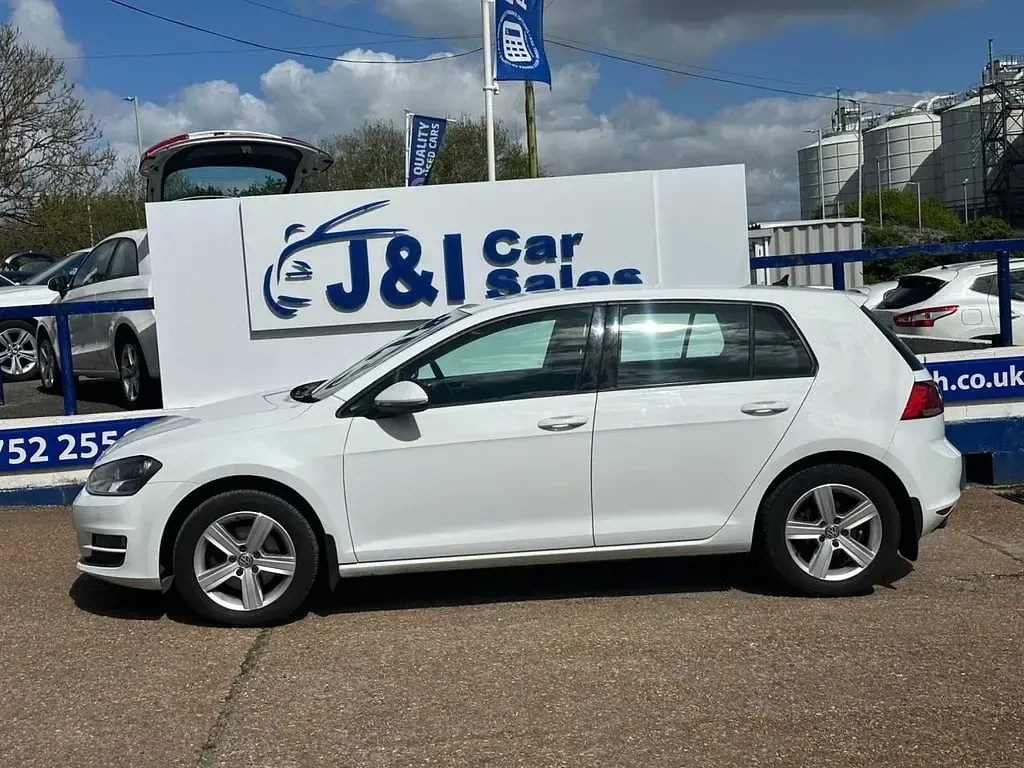 Used VW Golf VII Match 122 HP (89 kW) 2015 White Hatchback