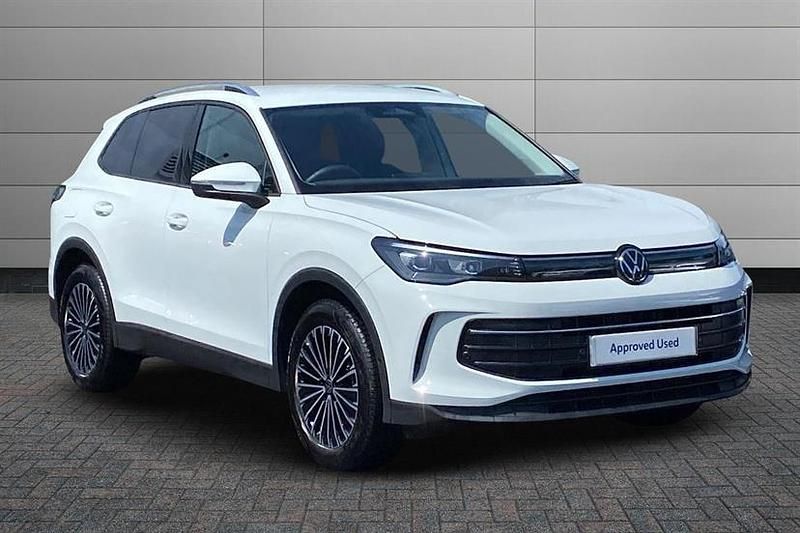 Pure white Used 2024 VW Tiguan Match SUV | £29,850 (Expensive) - Image 1/4