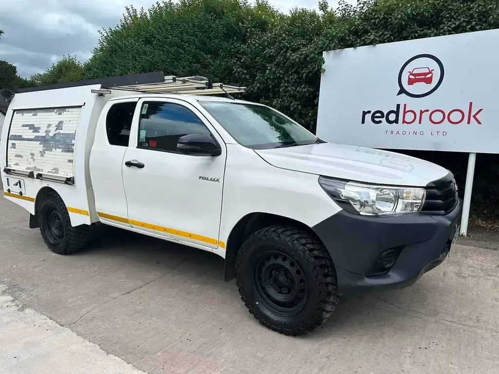 Used Toyota HiLux Active 150 HP (110 kW) 2018 White Pickup