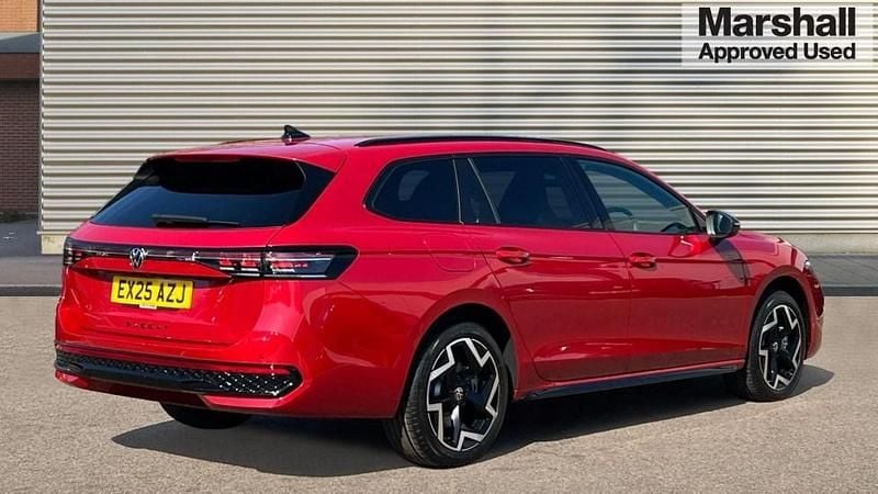 Used VW Passat R-line 272 HP (200 kW) 2025 Red Estate