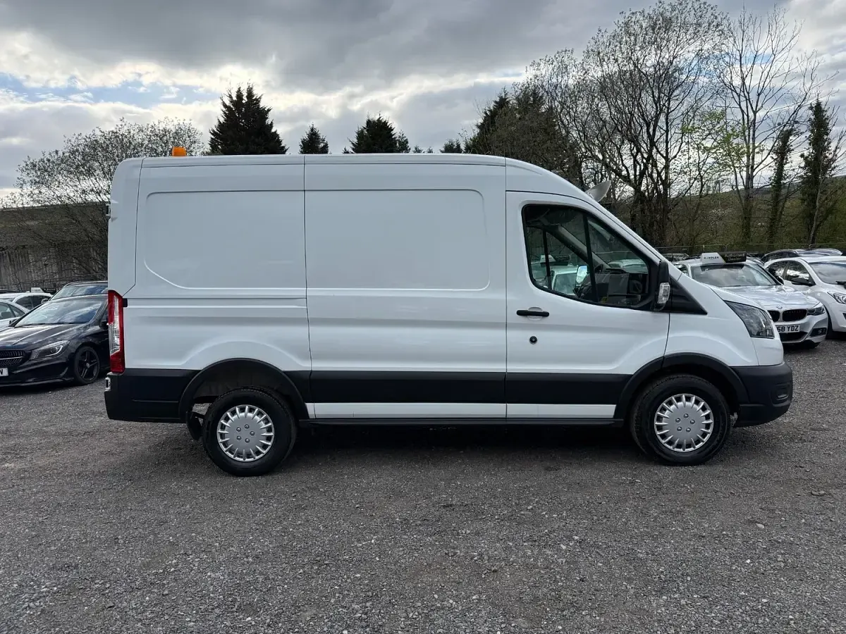 Used Ford Transit 105 HP (77 kW) 2022 White Van