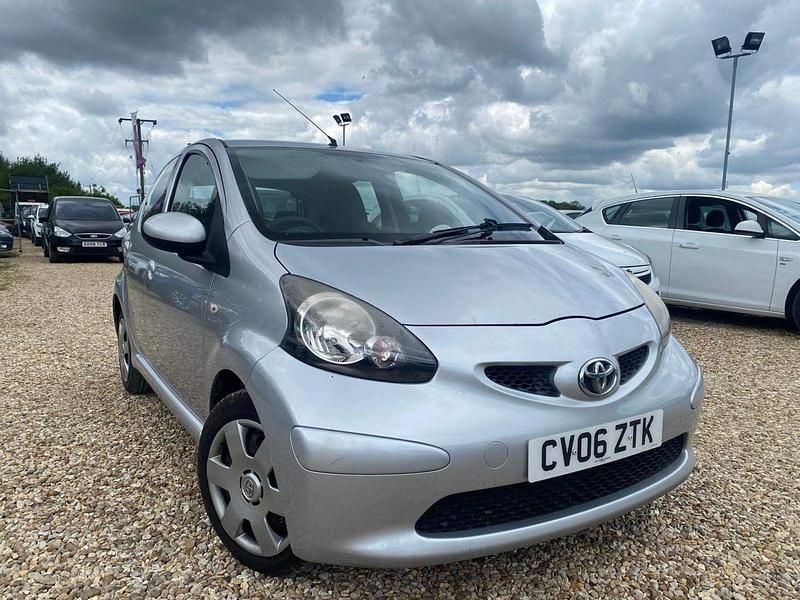 Silver Used 2006 Toyota Aygo Hatchback | £3,481 (Fair price) - Image 1/4
