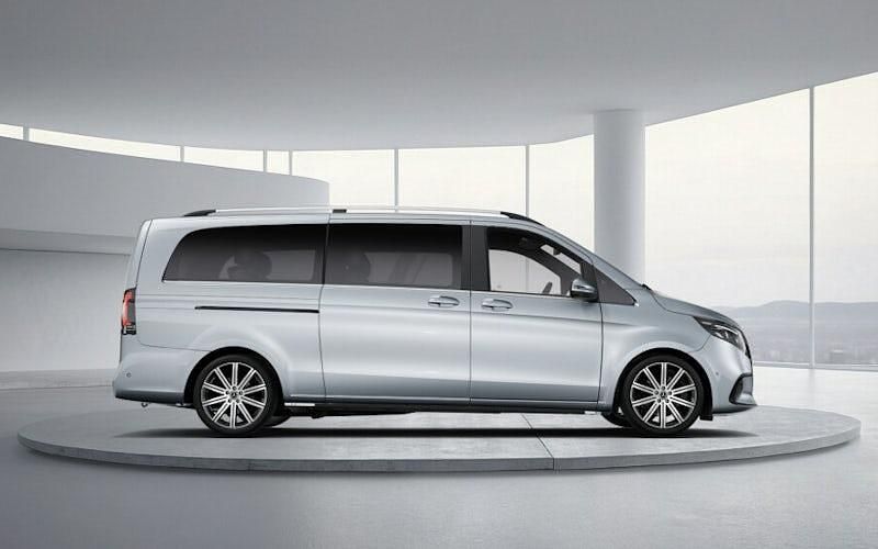 New Mercedes V220 Premium 163 HP (119 kW) 2025 MPV
