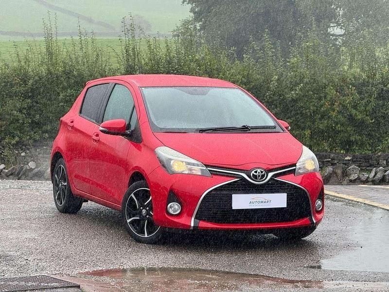 Red Used 2016 Toyota Yaris Design Hatchback | £8,995 (Fair price) - Image 1/4