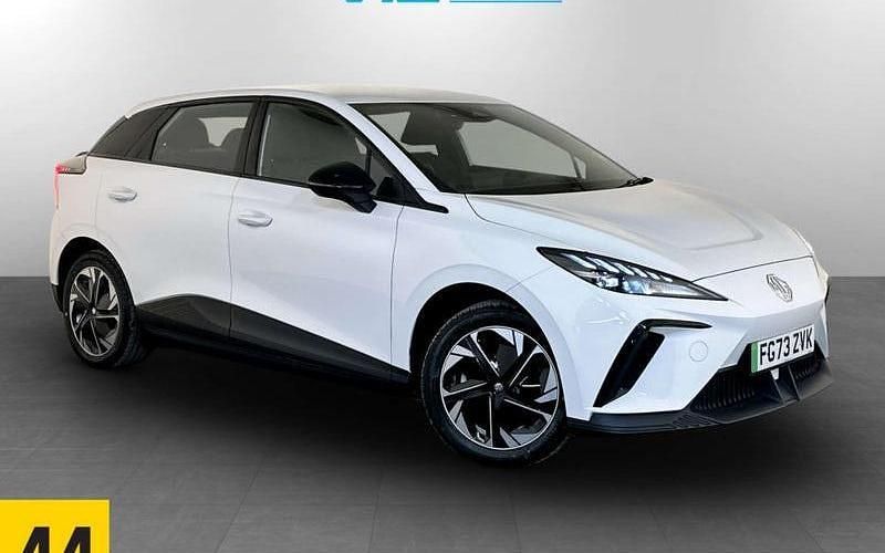 Used MG MG4 EV SE 125 kW (170 HP) 2023 White Hatchback