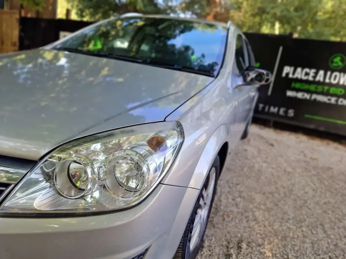 Used Vauxhall Astra Design Edition 138 HP (101 kW) 2007 Beige Estate