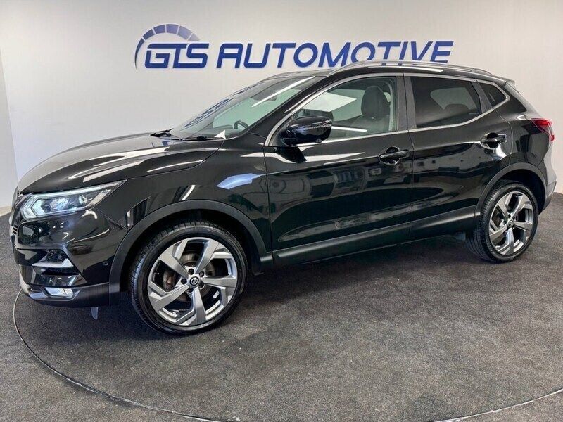 Black Used 2018 Nissan Qashqai Tekna SUV | £10,290 (Fair price) - Image 1/4