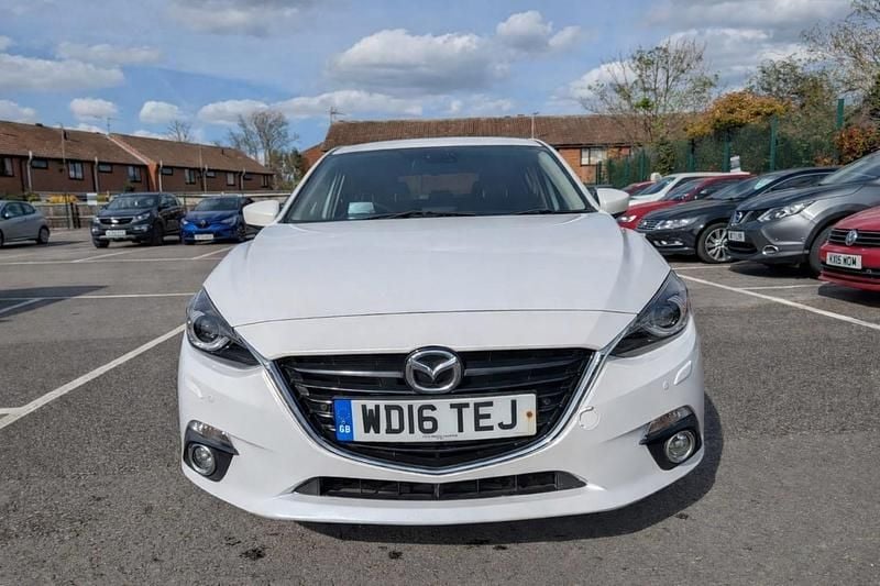 Used Mazda 3 Inclusive 105 HP (77 kW) 2016 White Hatchback