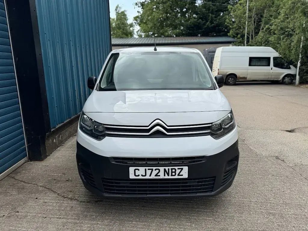 Used Citroën Berlingo 100 HP (73 kW) 2023 White MPV