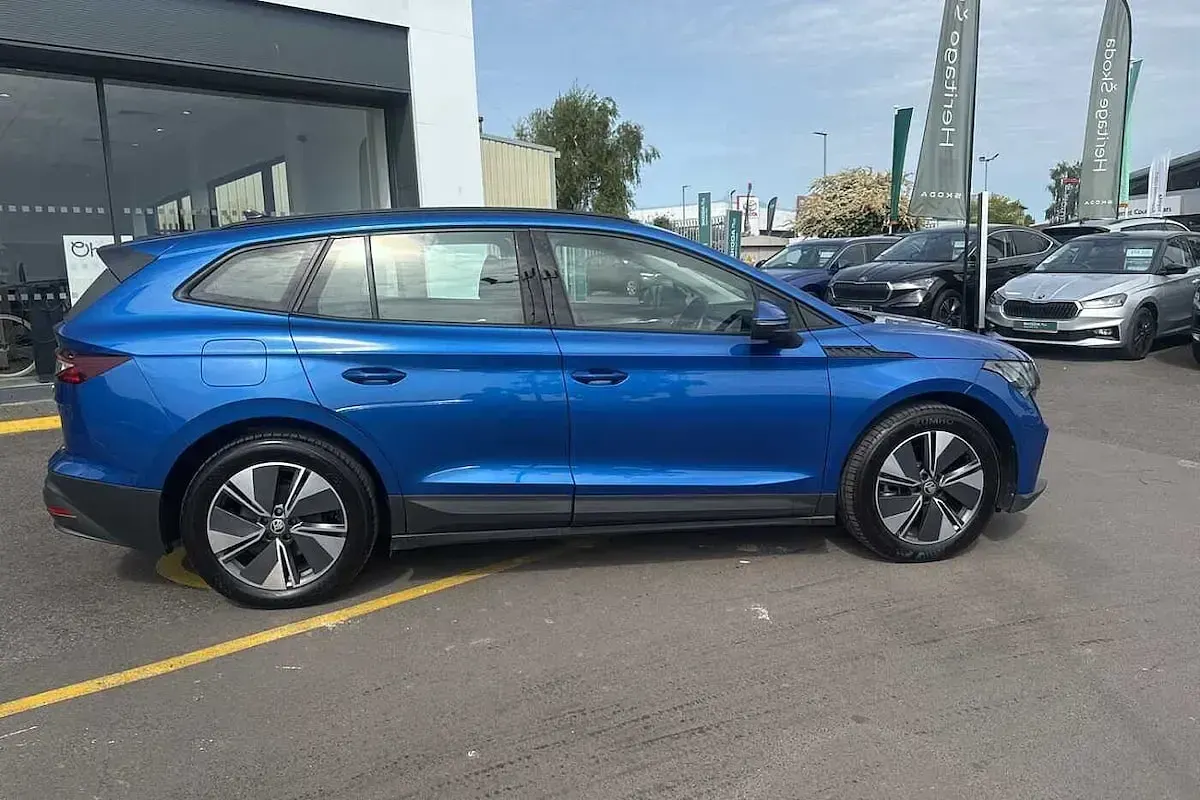 Used Skoda Enyaq iV 97 kW (132 HP) 2022 Race blue metallic SUV