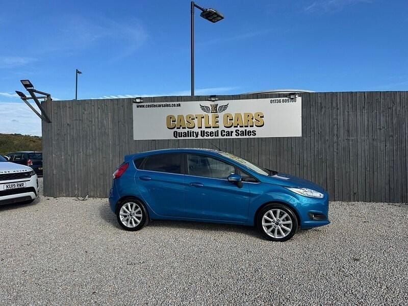 Używany Ford Fiesta Titanium 2015 Niebieski Hatchback