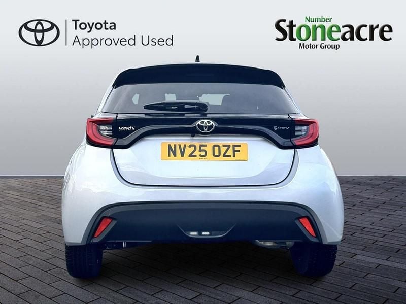 Used Toyota Yaris Hybrid Design 116 HP (85 kW) 2025 Silver Hatchback