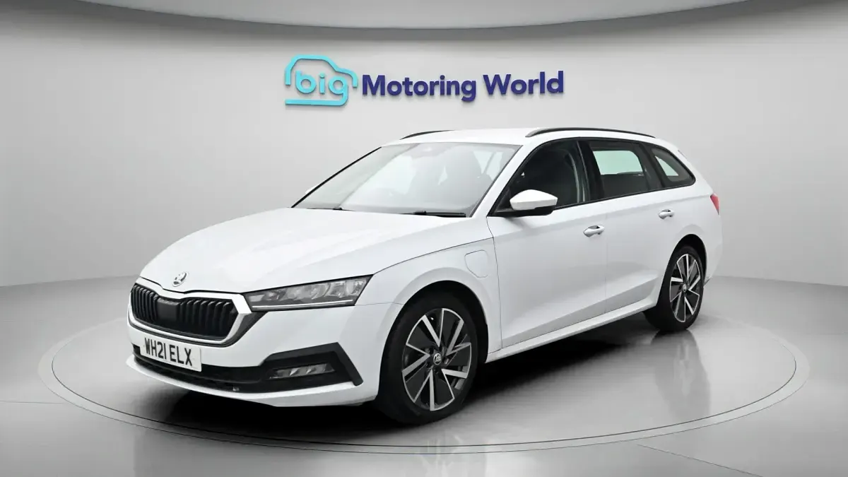 Used Skoda Octavia SE Technology 201 HP (147 kW) 2021 White Estate