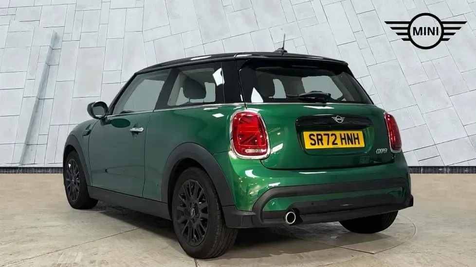 Used Mini Cooper Classic 134 HP (98 kW) 2023 Green Hatchback