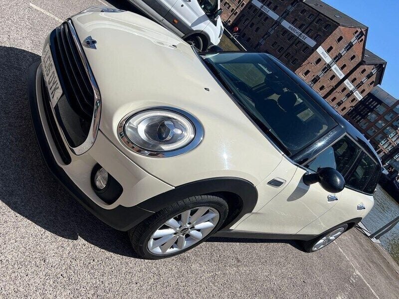 White Used 2016 Mini Cooper Clubman Estate | £5,995 (Fair price) - Image 1/4