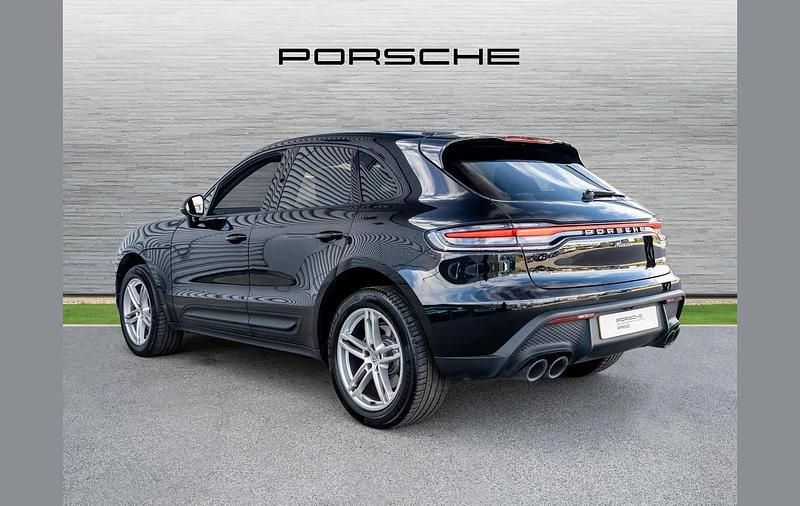 Used Porsche Macan 261 HP (191 kW) 2022 Black SUV