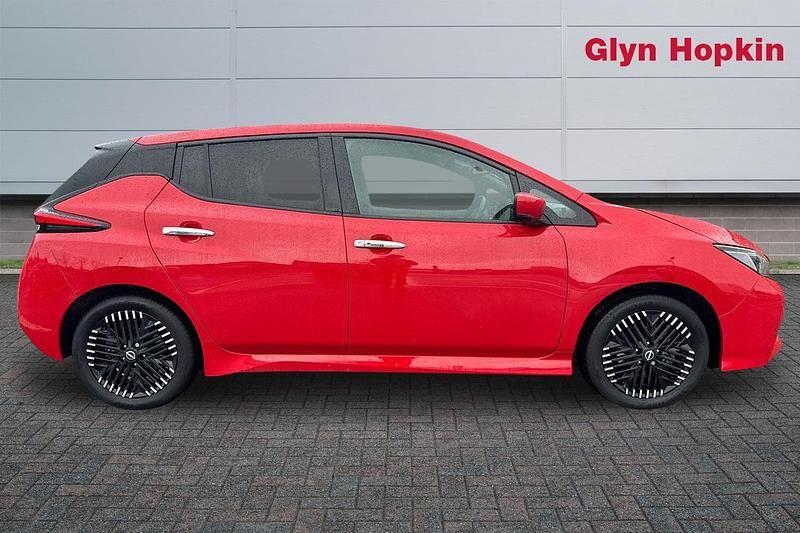 Used Nissan Leaf Tekna 110 kW (150 HP) 2022 Red Hatchback