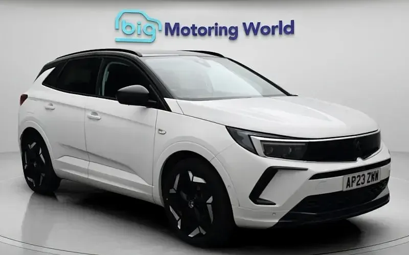 Used Vauxhall Grandland X GSe 300 HP (220 kW) 2023 SUV