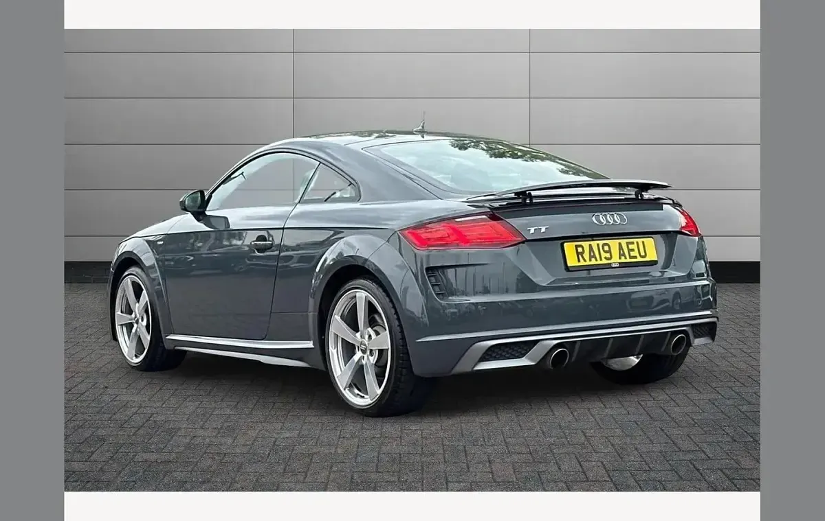 Begagnad Audi TT S-Line 197 HK (144 kW) 2019 Grå Sportkupé
