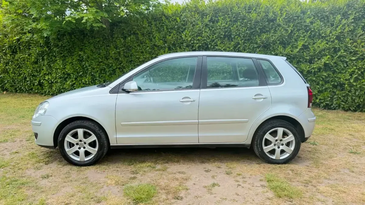 Begagnad VW Polo Match 70 HK (51 kW) 2008 Silver Halvkombi