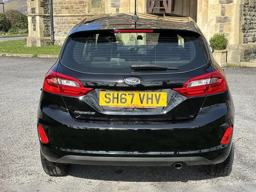 Used Ford Fiesta Zetec 85 HP (62 kW) 2017 Black Hatchback