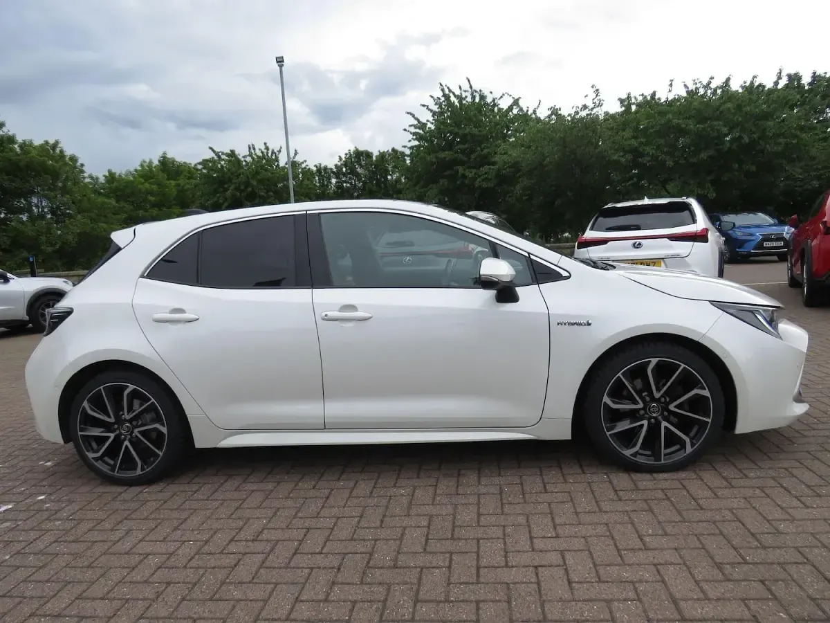 Used Toyota Corolla 184 HP (135 kW) 2019 White Hatchback